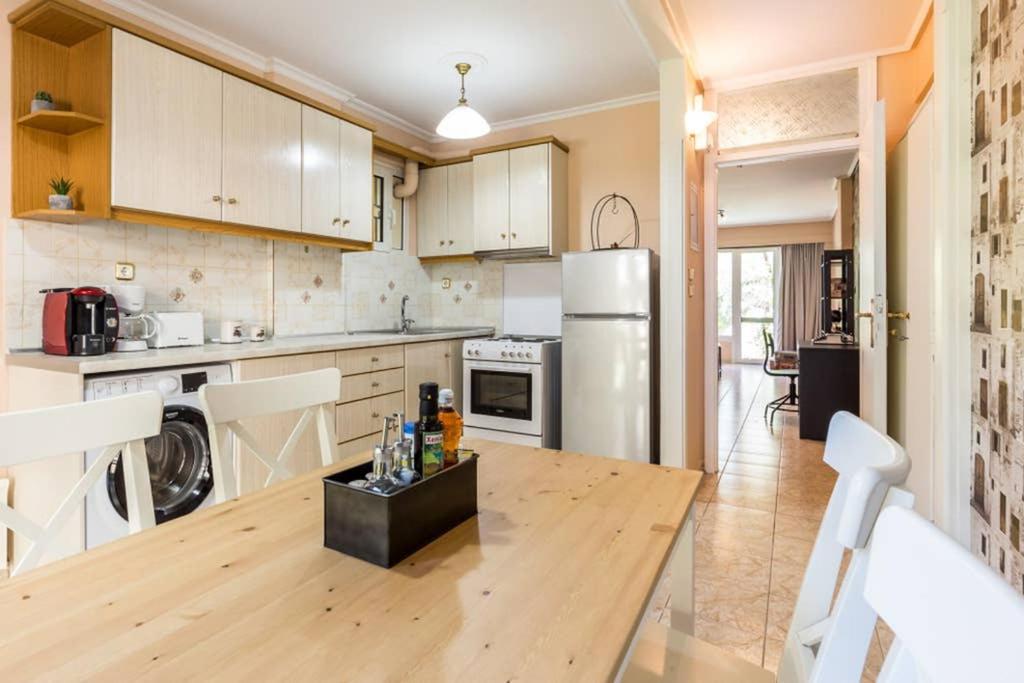 Sunny Apartment With 2 Bedrooms And Garden Glyfáda Exterior foto